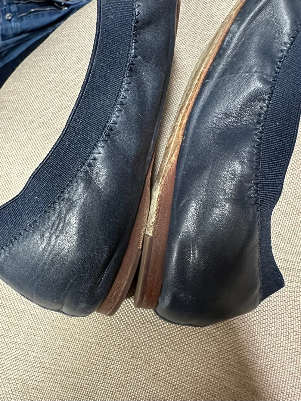 Tory Burch Navy blue Flats with Gold Logo Medallion size 6.5
